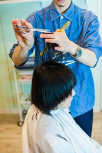 投稿についてもっと詳しく イメチェンストーリー#7 PE サンプル動画 宮本 実侑 超ロングヘアがバッサリイメチェン刈り上げベリーショートヘアに！？