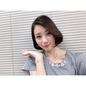 投稿についてもっと詳しく 足立梨花がバッサリと髪の毛を断髪し、ボブヘアにイメチェン！