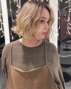 投稿についてもっと詳しく 岸本セシル、金髪ボブヘアにイメチェン！ファンも絶賛！！