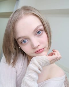 投稿についてもっと詳しく ダコタ・ローズが自身のインスタグラムでバッサリとイメチェンしたボブヘアを公開した！