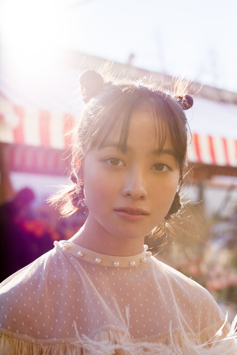 あなたが現在見ているのは 橋本環奈が写真集でお団子ヘアを披露！「別人みたい！」「可愛い！」の声が多数！