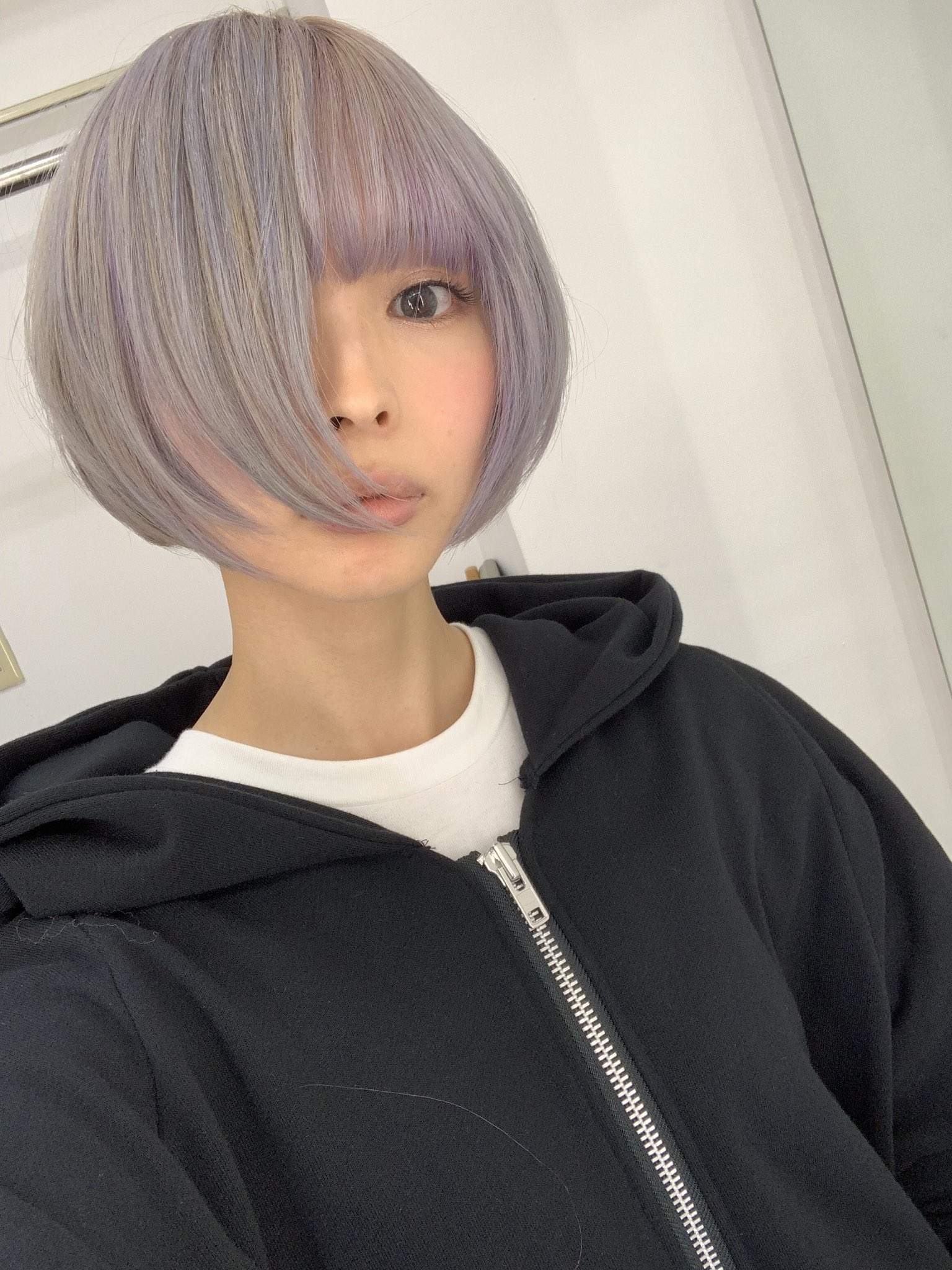 あなたが現在見ているのは 最上もがちゃんがヘアカラーを謎色にイメチェン！？宇宙色！？