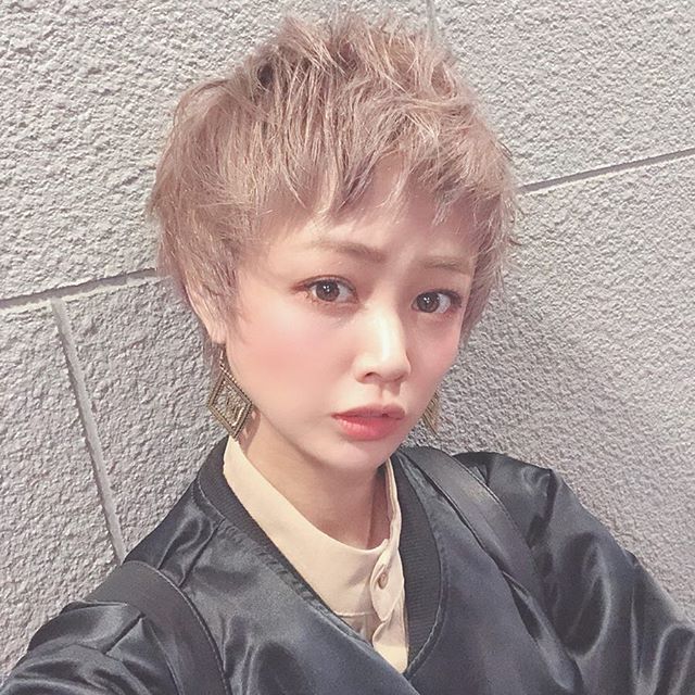 元モーニング娘 の新垣里沙 Risa Niigaki がツンツンベリーショートヘアにイメチェン イケメンの声多数 イメチェンストーリー